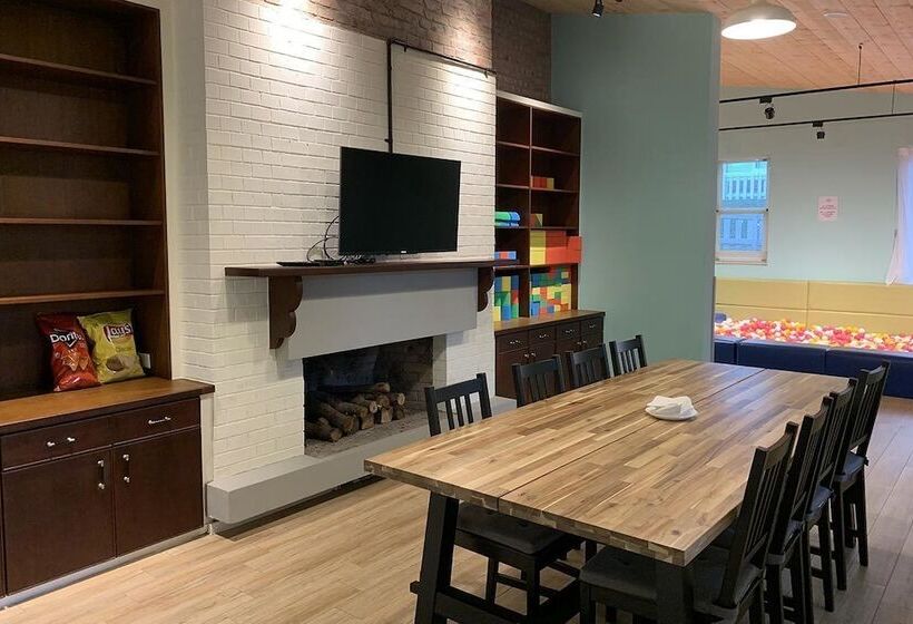 هاستل American Village Resort