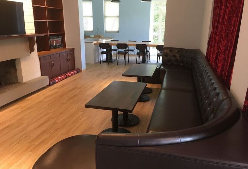 هاستل American Village Resort