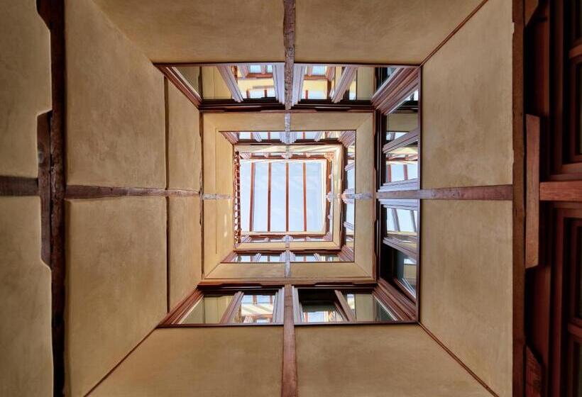 هتل Boutique Adolfo