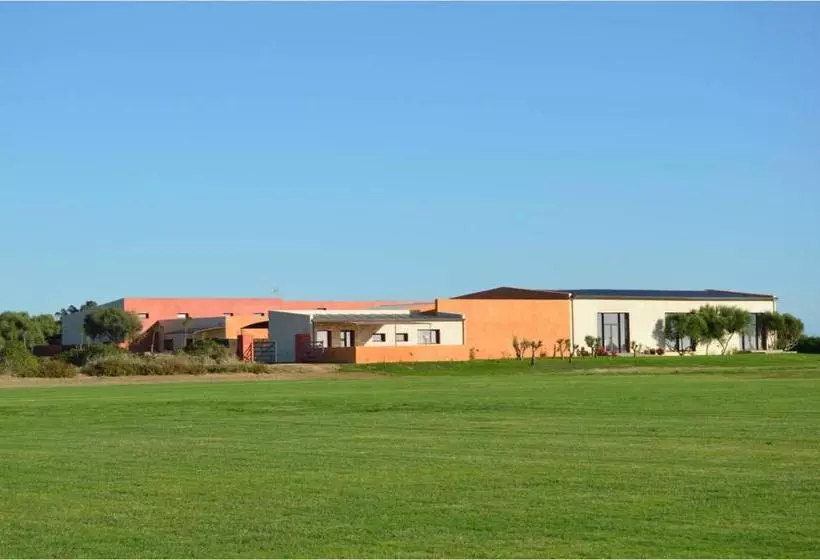 استراحتگاه Trafalgar Polo Club