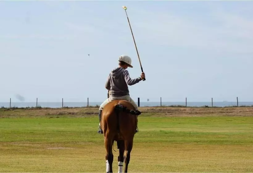 استراحتگاه Trafalgar Polo Club