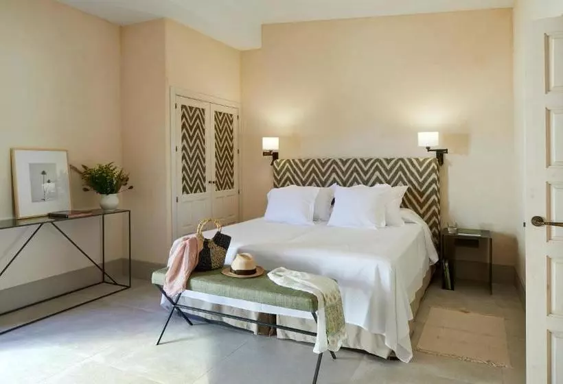 استراحتگاه Trafalgar Polo Club