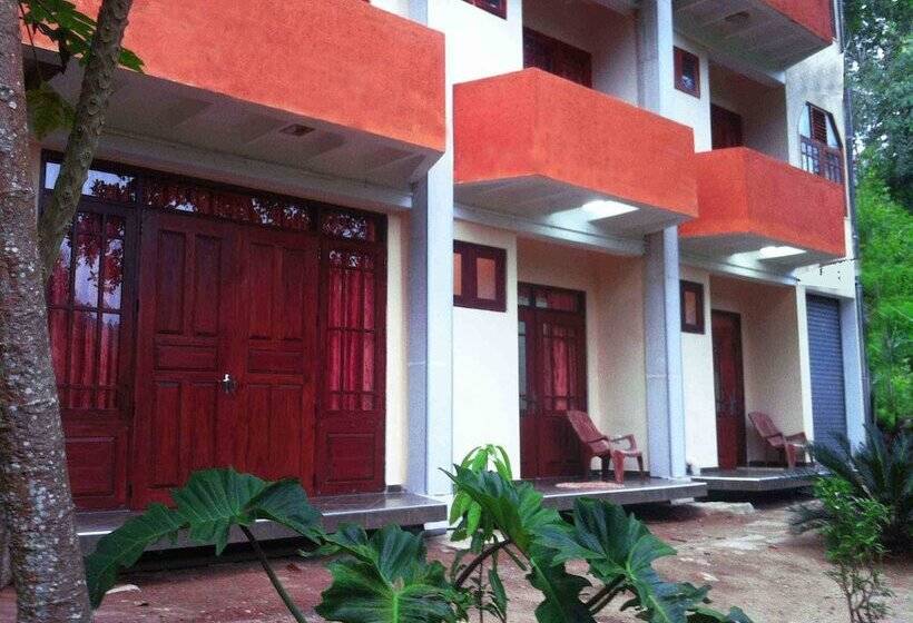 בית מלון כפרי Slightly Chilled Yellow House