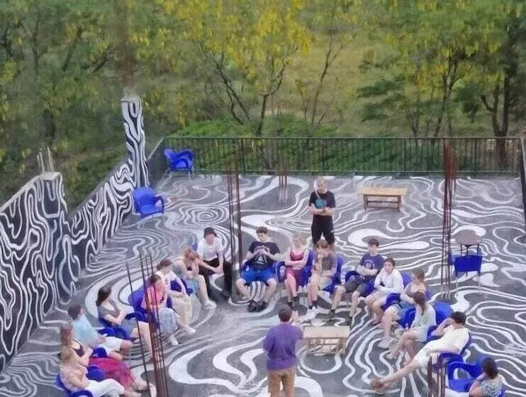 Hotelli Slightly Chilled Yellow House