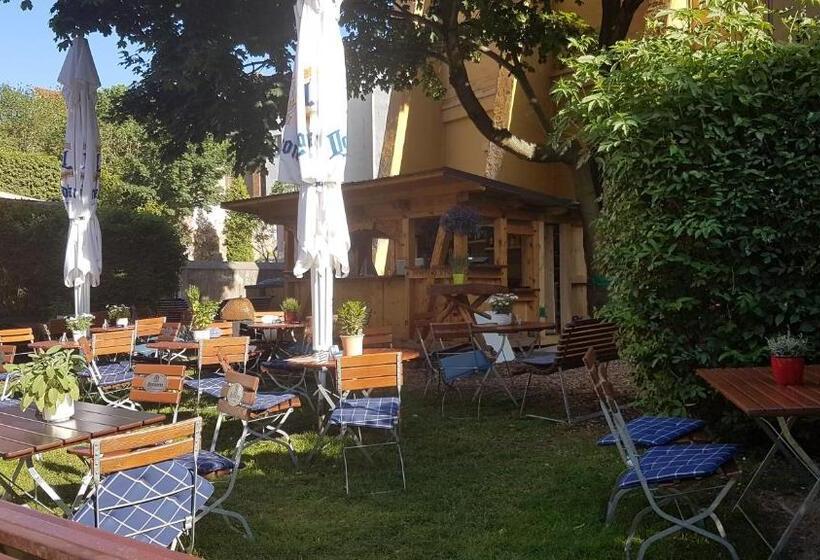 هتل Zum Klötzelmönch