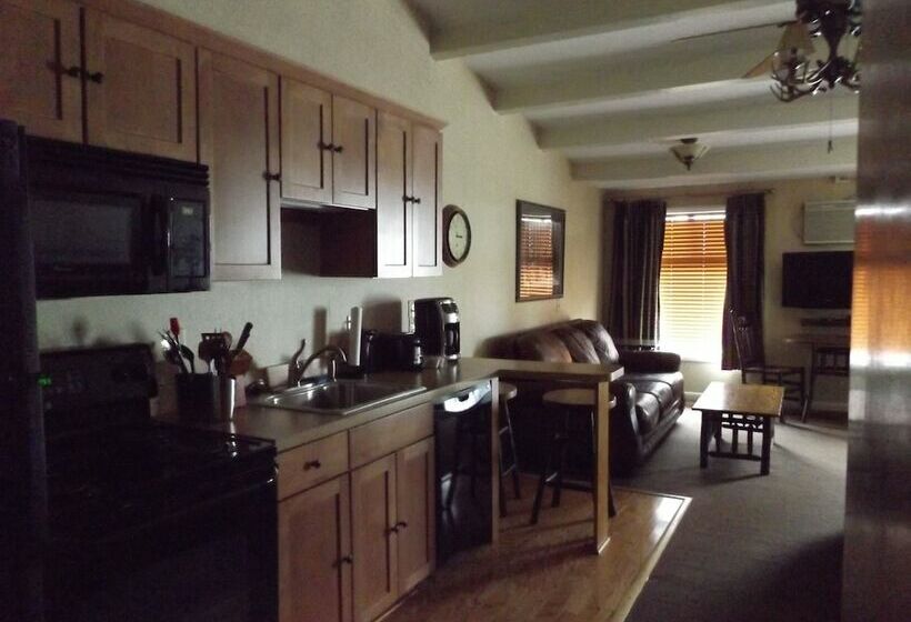 הוסטל Windjammer Lodge