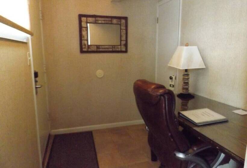 הוסטל Windjammer Lodge