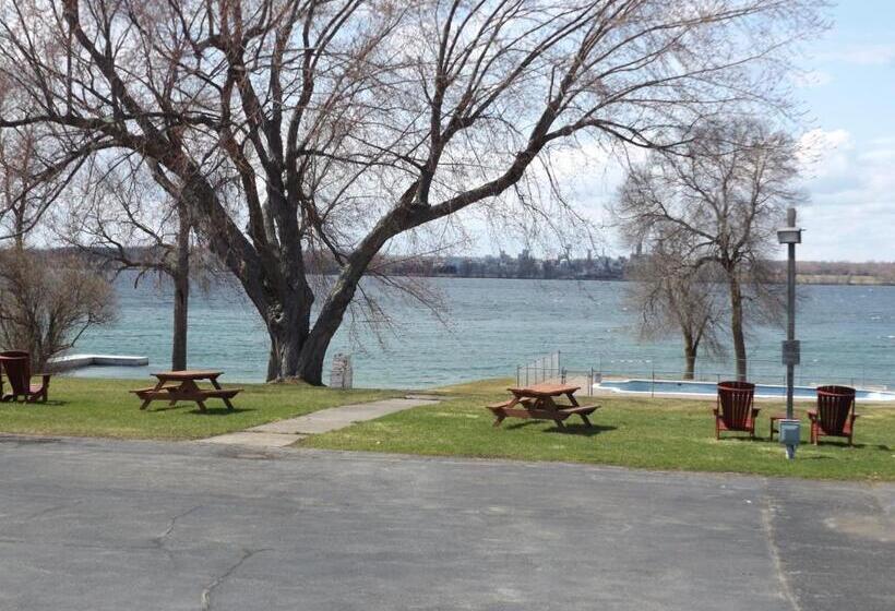 הוסטל Windjammer Lodge