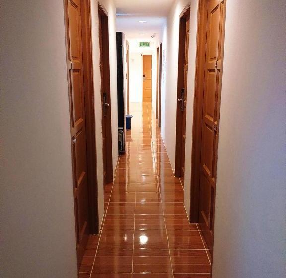 هتل Easybox Budget