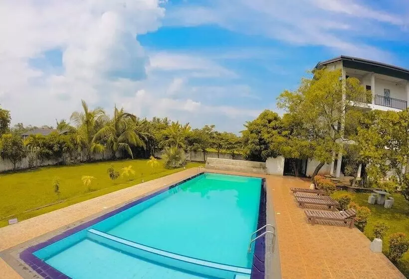 Hotelli Four Points Resort   Anuradhapura