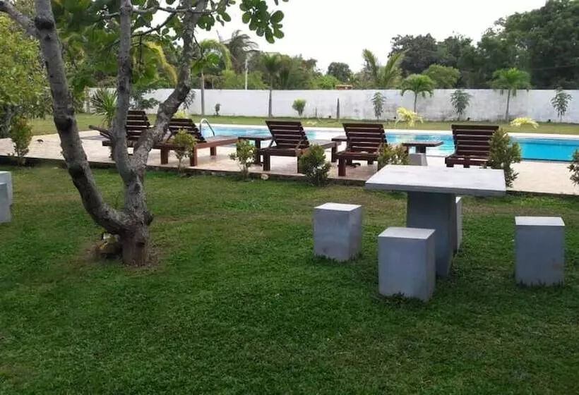 Hotelli Four Points Resort   Anuradhapura