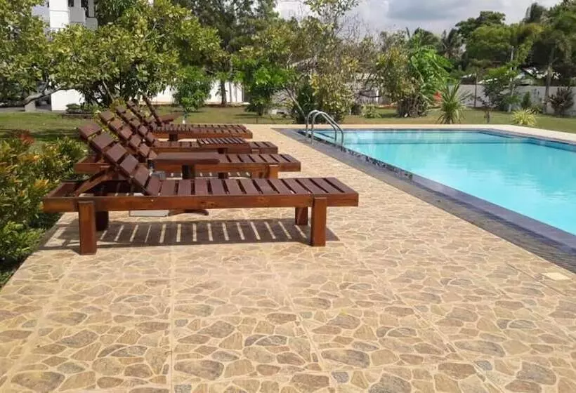 Hotelli Four Points Resort   Anuradhapura