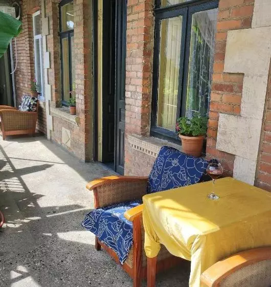 پانسیون Friendly Guest House