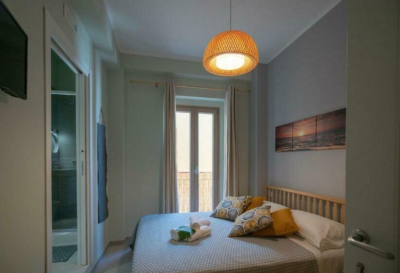 پانسیون Sea Station