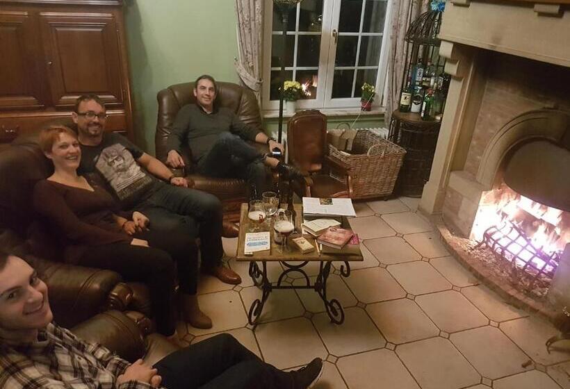 مبيت وإفطار Château Lambert Moulinsart Hotel, Shuttle Airport, Long Term Parking, Snooker, Large Terrasse, Dinne