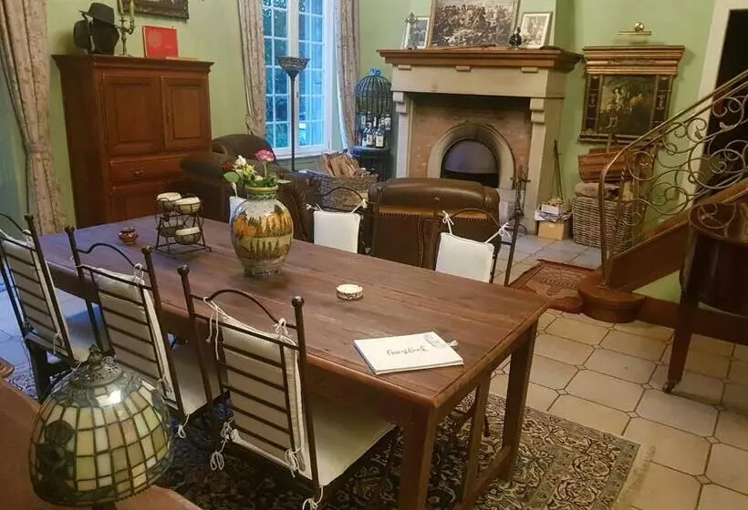 ベッドアンドブレックファースト Château Lambert Moulinsart Hotel, Shuttle Airport, Long Term Parking, Snooker, Large Terrasse, Dinne