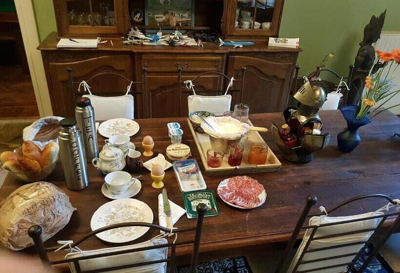 مبيت وإفطار Château Lambert Moulinsart Hotel, Shuttle Airport, Long Term Parking, Snooker, Large Terrasse, Dinne