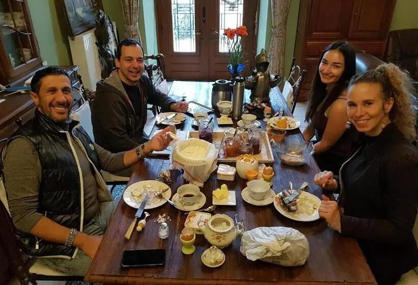 ベッドアンドブレックファースト Château Lambert Moulinsart Hotel, Shuttle Airport, Long Term Parking, Snooker, Large Terrasse, Dinne