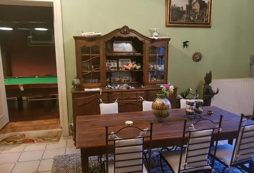 مبيت وإفطار Château Lambert Moulinsart Hotel, Shuttle Airport, Long Term Parking, Snooker, Large Terrasse, Dinne