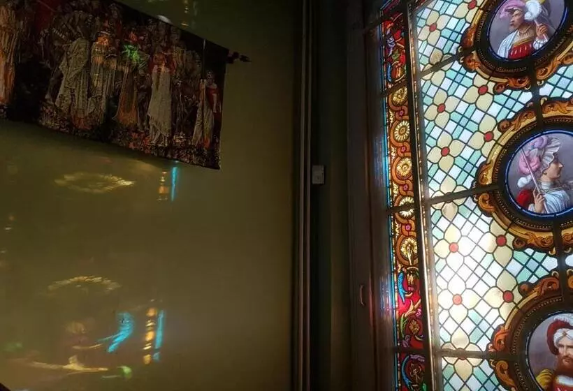 ベッドアンドブレックファースト Château Lambert Moulinsart Hotel, Shuttle Airport, Long Term Parking, Snooker, Large Terrasse, Dinne