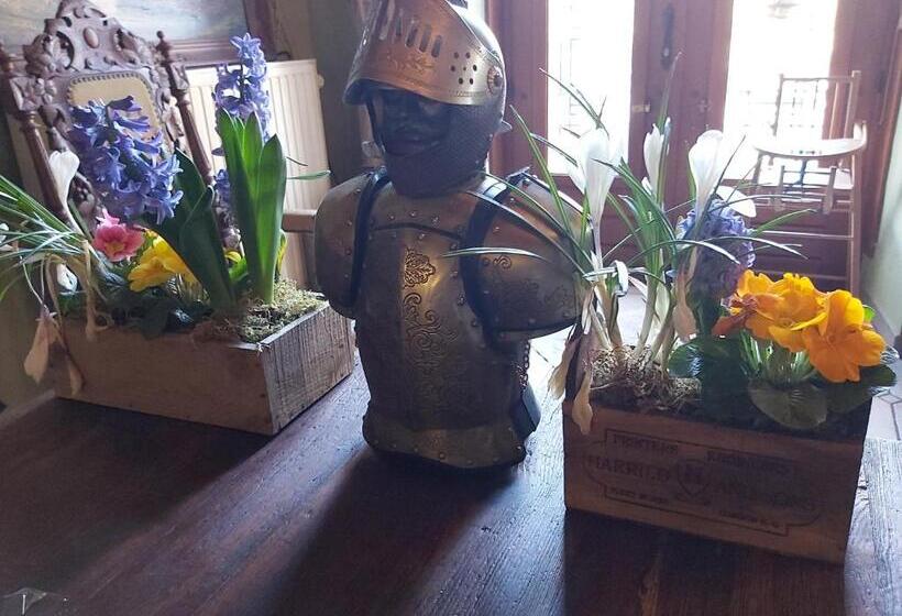 مبيت وإفطار Château Lambert Moulinsart Hotel, Shuttle Airport, Long Term Parking, Snooker, Large Terrasse, Dinne