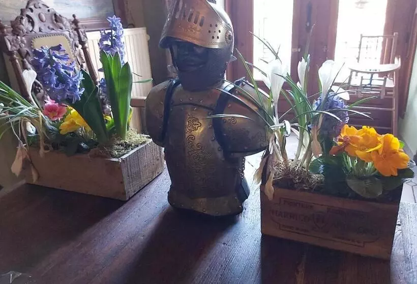 ベッドアンドブレックファースト Château Lambert Moulinsart Hotel, Shuttle Airport, Long Term Parking, Snooker, Large Terrasse, Dinne