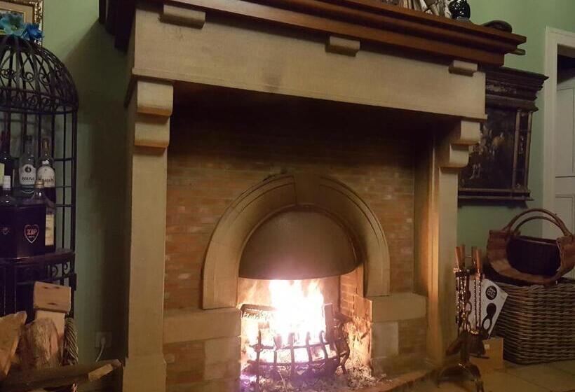 مبيت وإفطار Château Lambert Moulinsart Hotel, Shuttle Airport, Long Term Parking, Snooker, Large Terrasse, Dinne