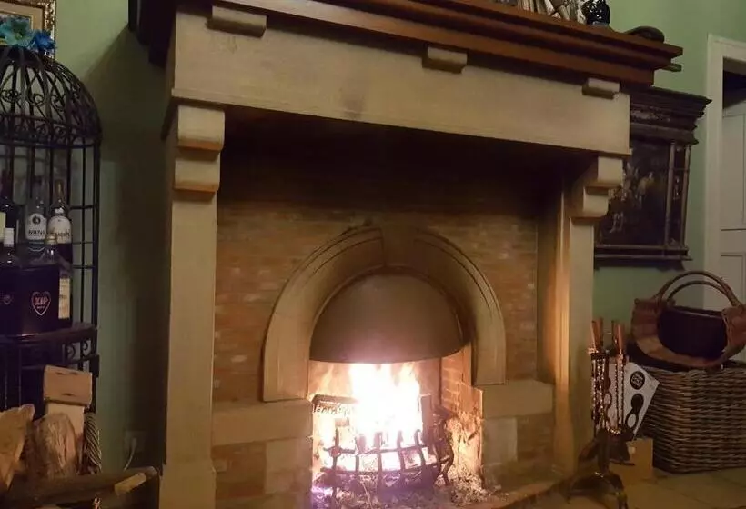 ベッドアンドブレックファースト Château Lambert Moulinsart Hotel, Shuttle Airport, Long Term Parking, Snooker, Large Terrasse, Dinne