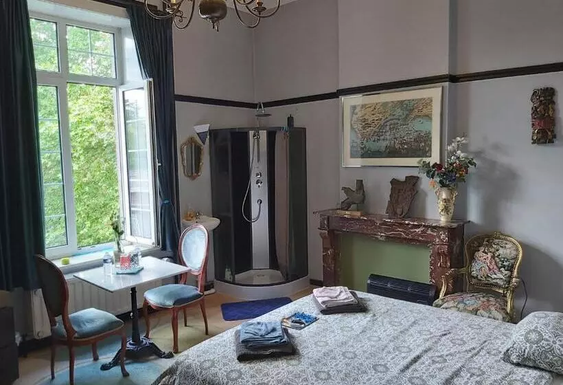 ベッドアンドブレックファースト Château Lambert Moulinsart Hotel, Shuttle Airport, Long Term Parking, Snooker, Large Terrasse, Dinne