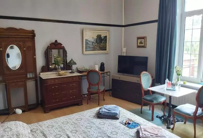 ベッドアンドブレックファースト Château Lambert Moulinsart Hotel, Shuttle Airport, Long Term Parking, Snooker, Large Terrasse, Dinne