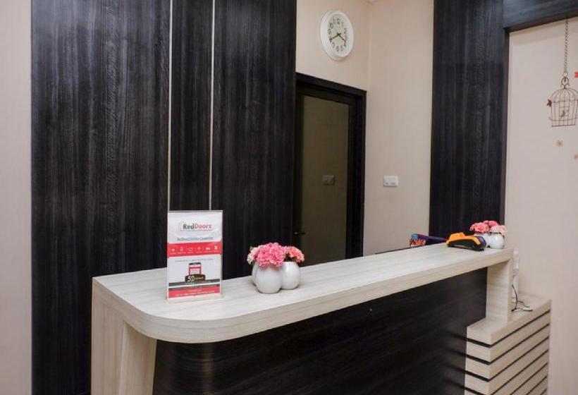 Pensió Reddoorz Near Java Supermall Semarang