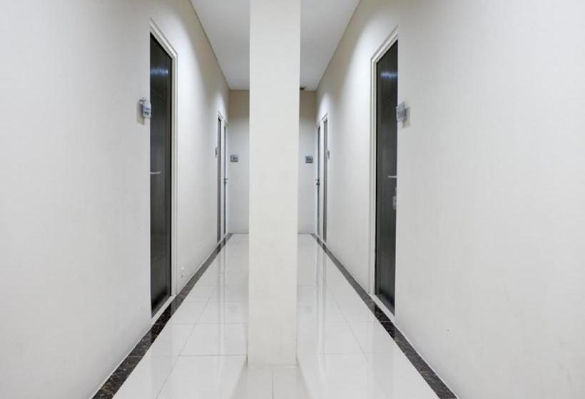 Pensão Reddoorz Near Java Supermall Semarang