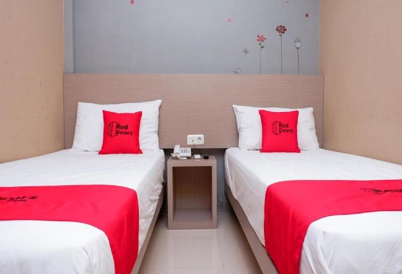 Pensió Reddoorz Near Java Supermall Semarang