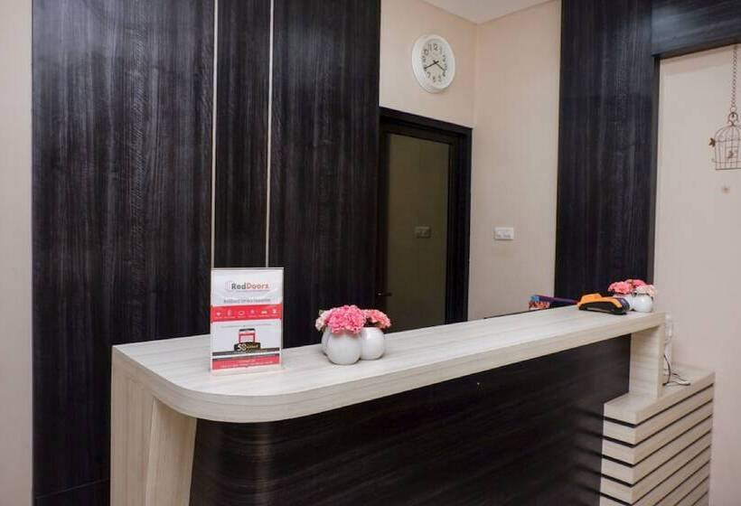 Pensió Reddoorz Near Java Supermall Semarang