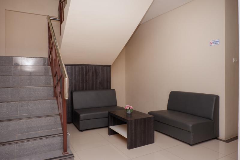 Pensió Reddoorz Near Java Supermall Semarang