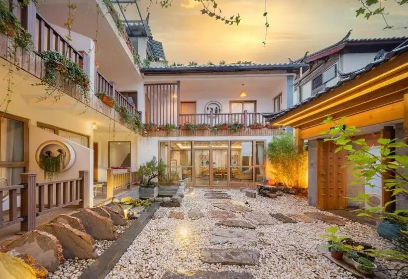 ペンション Lijiang Nanfu Yinglu Guesthouse