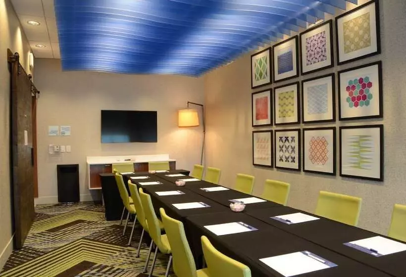 Hotelli Holiday Inn Express & Suites Franklin   Berry Farms, An Ihg