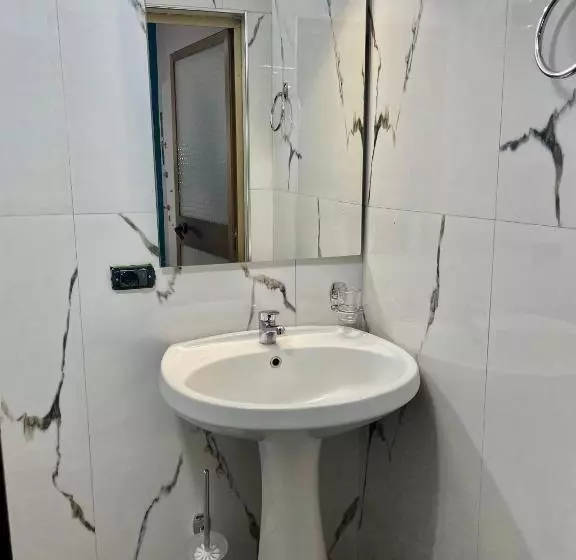 پانسیون Central Room Private Entry And Bathroom