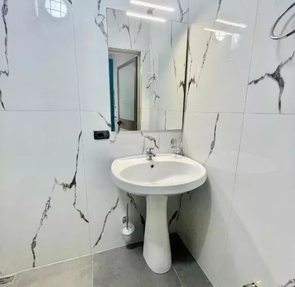 پانسیون Central Room Private Entry And Bathroom