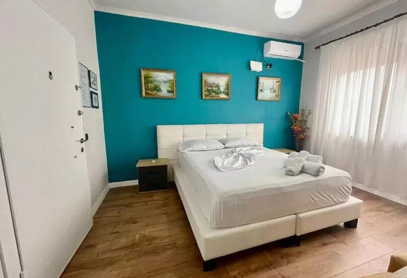 پانسیون Central Room Private Entry And Bathroom