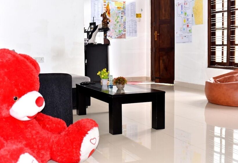 Steps Backpackers Hostel