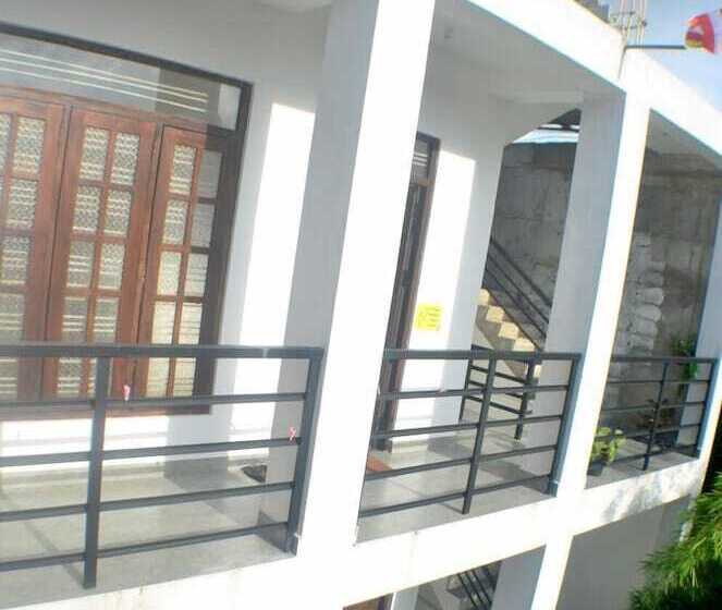 Steps Backpackers Hostel