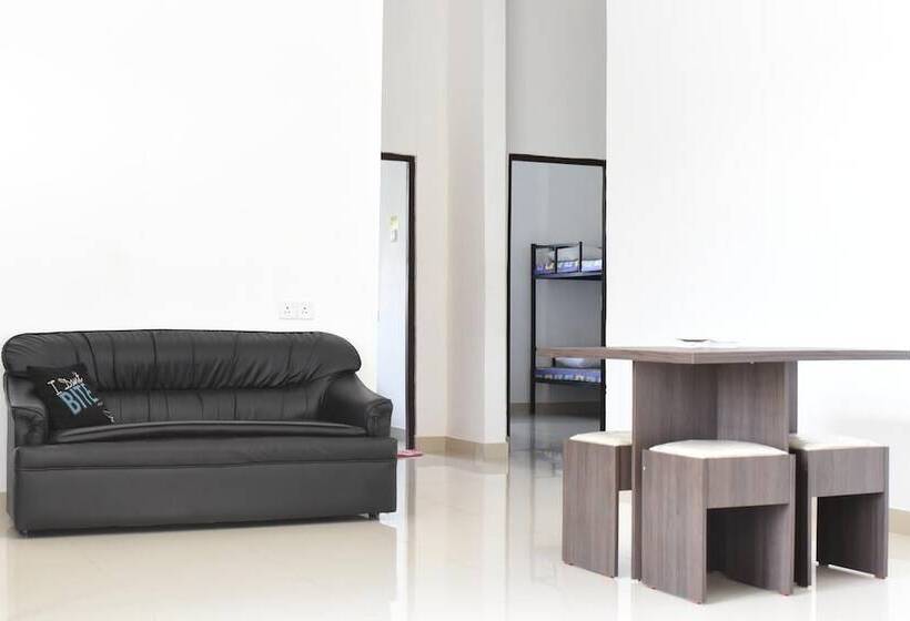 Steps Backpackers Hostel