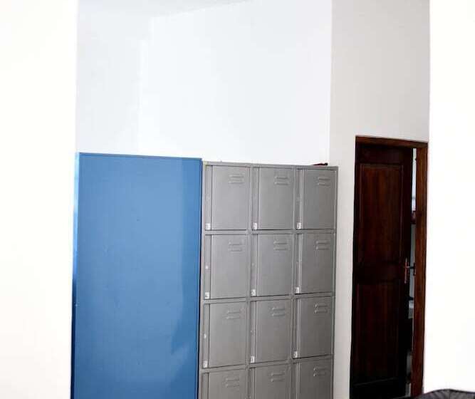 Steps Backpackers Hostel