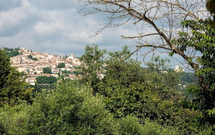 تختخواب و صبحانه Le Mas Des Romarins