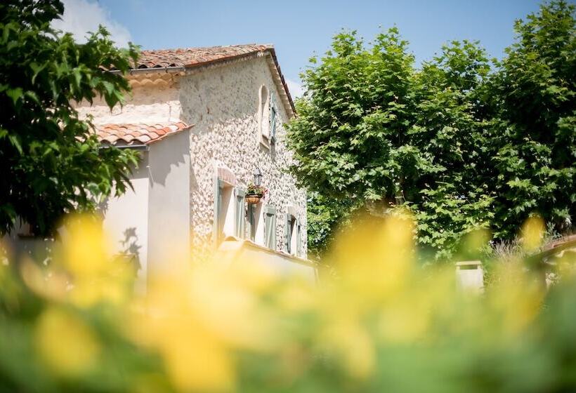 تختخواب و صبحانه Le Mas Des Romarins