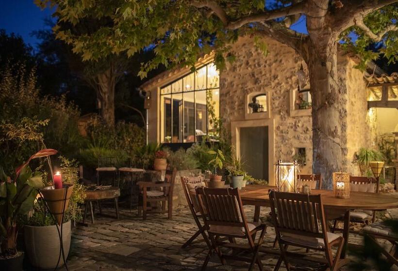 تختخواب و صبحانه Le Mas Des Romarins