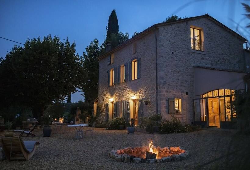 تختخواب و صبحانه Le Mas Des Romarins