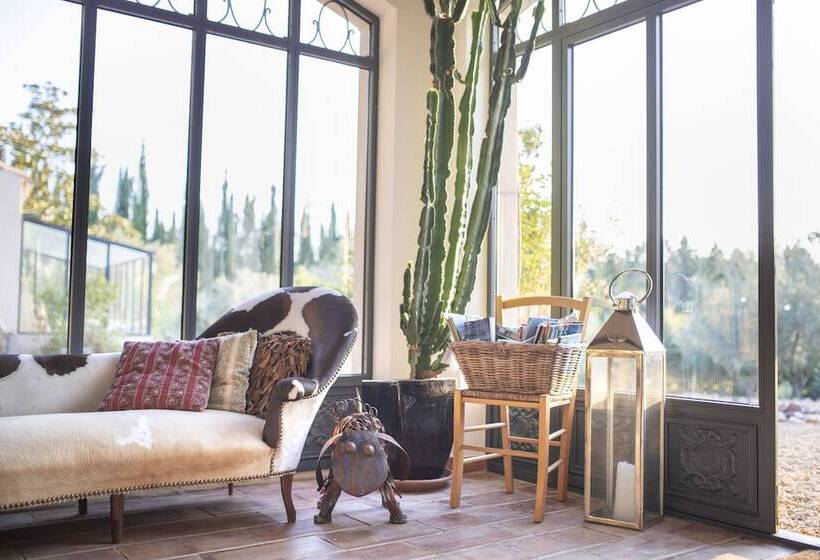 تختخواب و صبحانه Le Mas Des Romarins