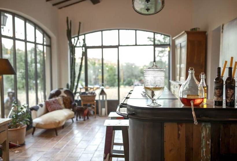 تختخواب و صبحانه Le Mas Des Romarins